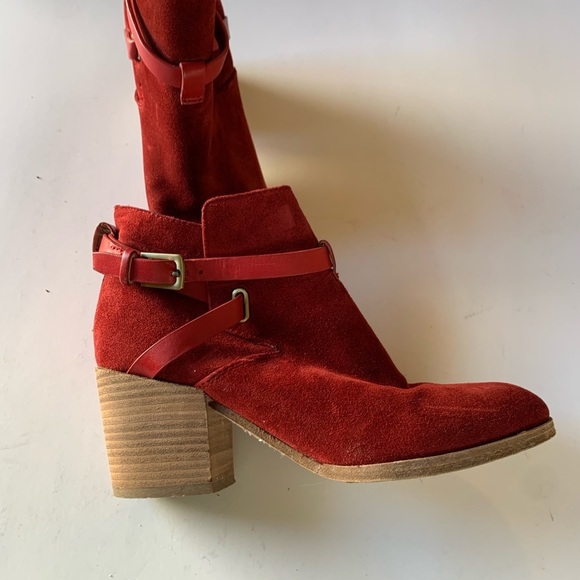Belle suede ankle boot - Picture 2 of 7